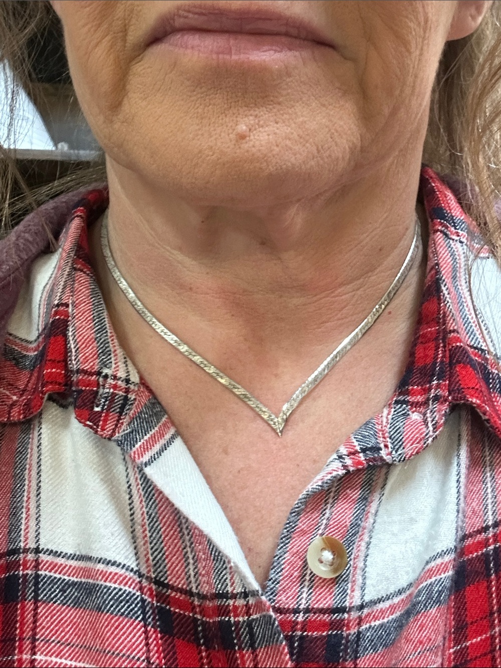 439779 Elegant Silver Hammered Necklace